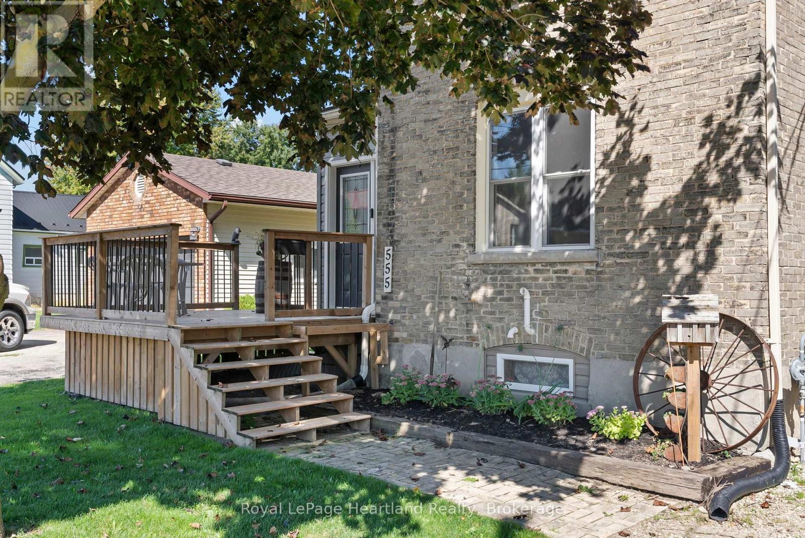 555 Raglan Street, Minto, Ontario  N0G 2P0 - Photo 2 - X12412249