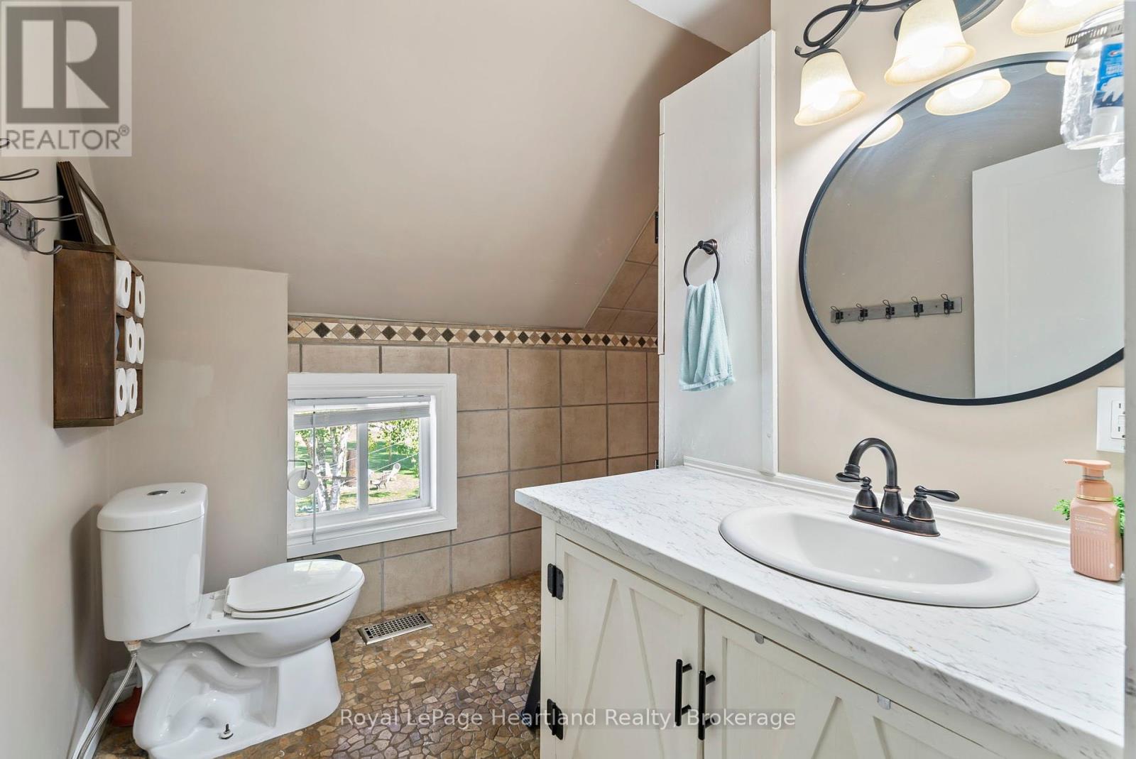 555 Raglan Street, Minto, Ontario  N0G 2P0 - Photo 25 - X12412249