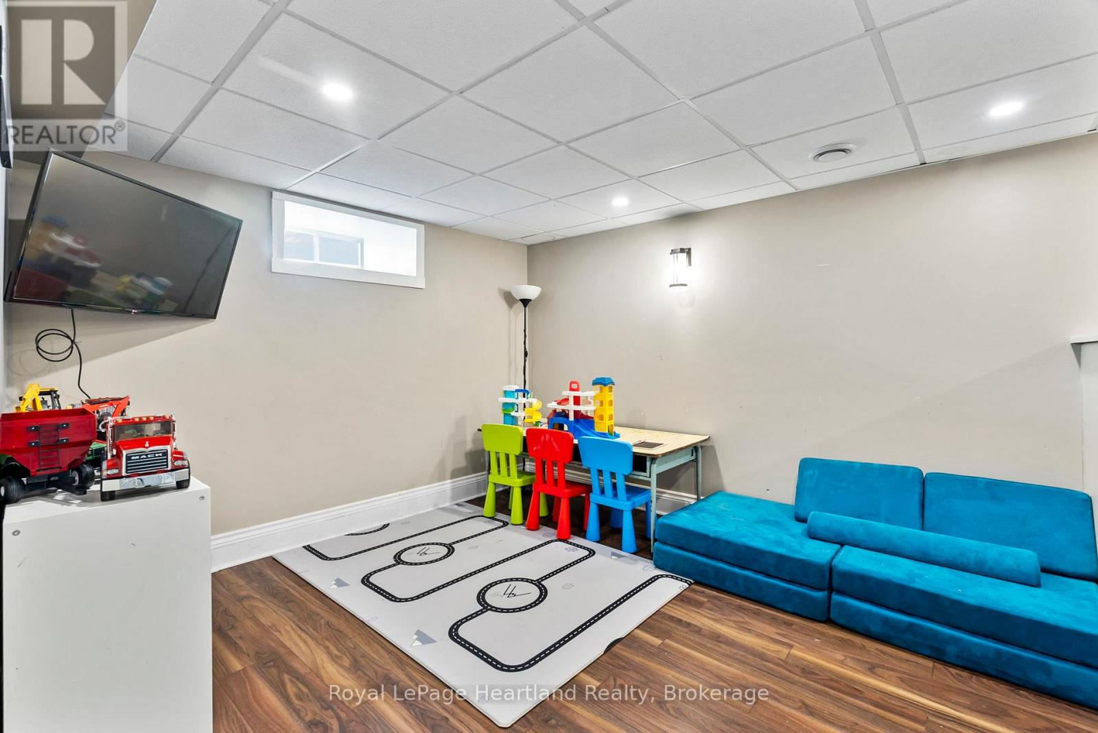 555 Raglan Street, Minto, Ontario  N0G 2P0 - Photo 28 - X12412249