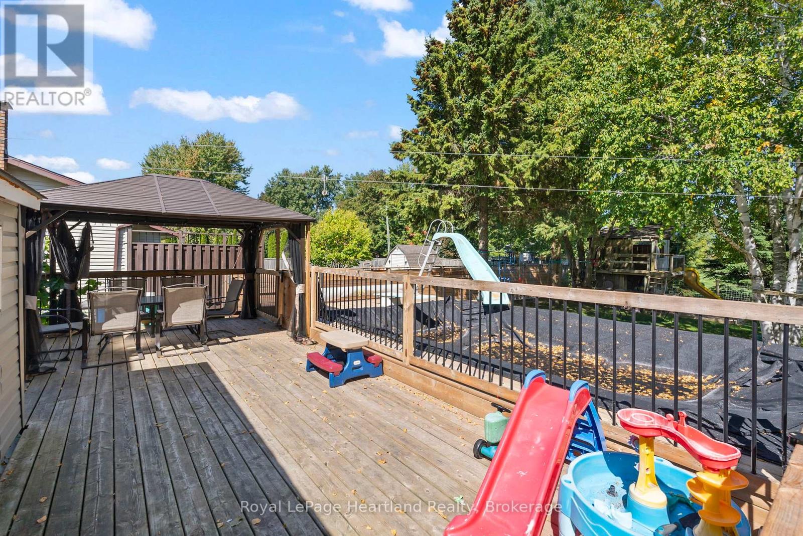 555 Raglan Street, Minto, Ontario  N0G 2P0 - Photo 33 - X12412249