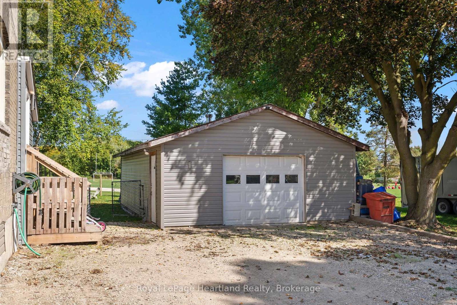555 Raglan Street, Minto, Ontario  N0G 2P0 - Photo 5 - X12412249