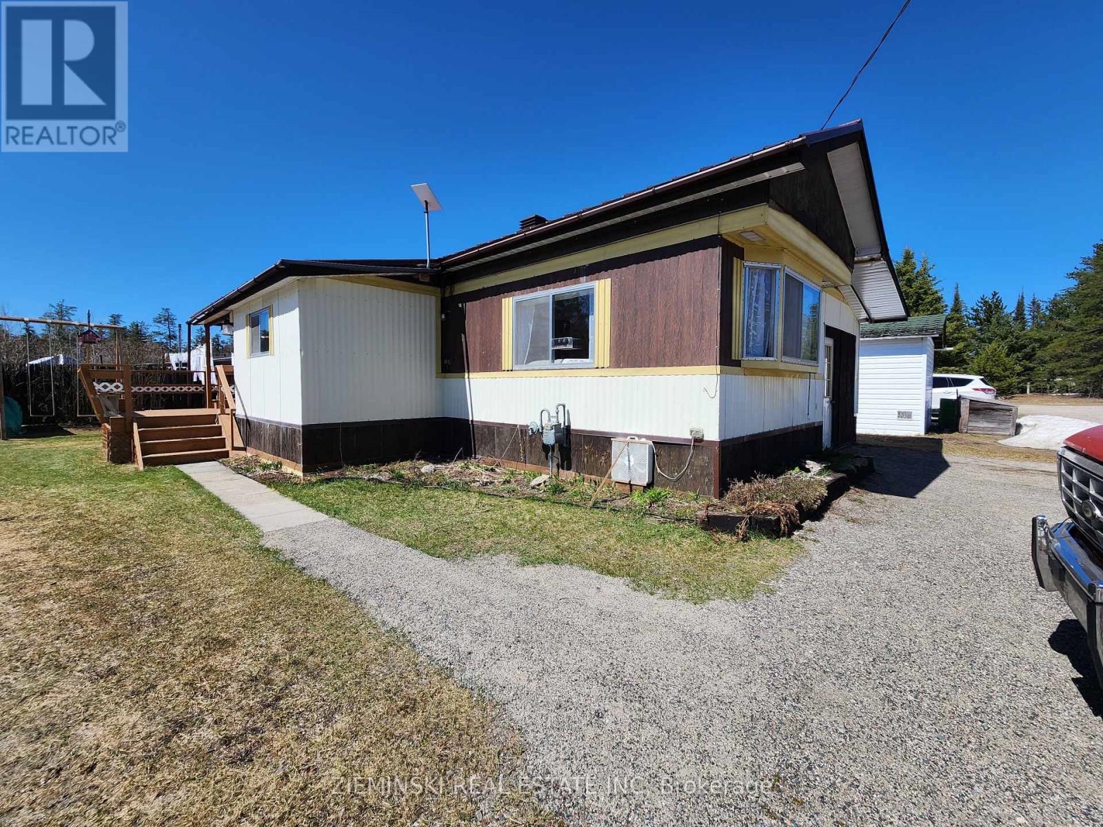 9-8885 11 Highway, Iroquois Falls, Ontario  P0K 1G0 - Photo 2 - T12412291