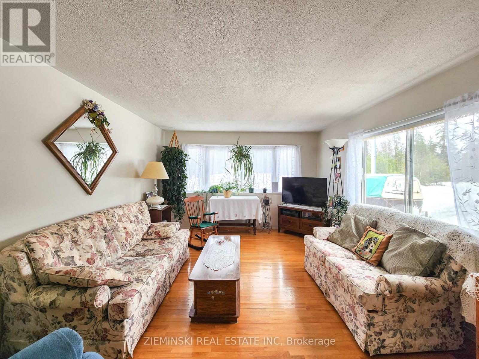 9-8885 11 Highway, Iroquois Falls, Ontario  P0K 1G0 - Photo 4 - T12412291