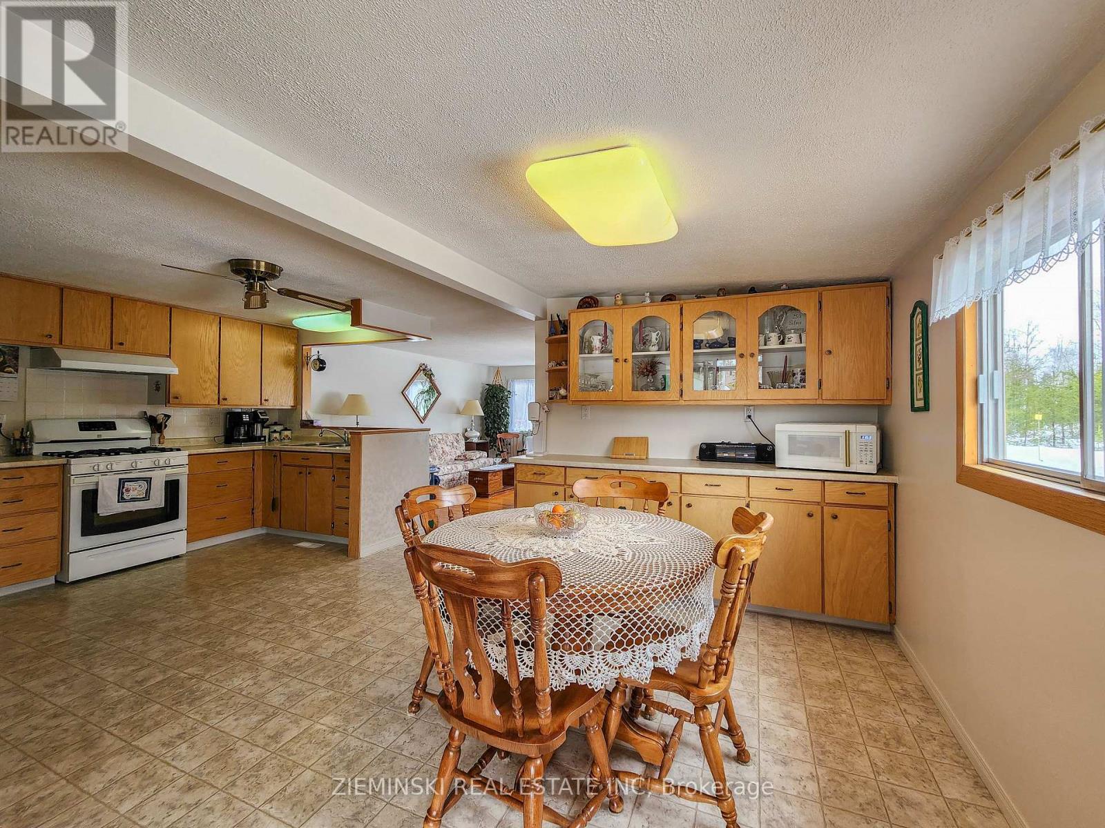 9-8885 11 Highway, Iroquois Falls, Ontario  P0K 1G0 - Photo 7 - T12412291