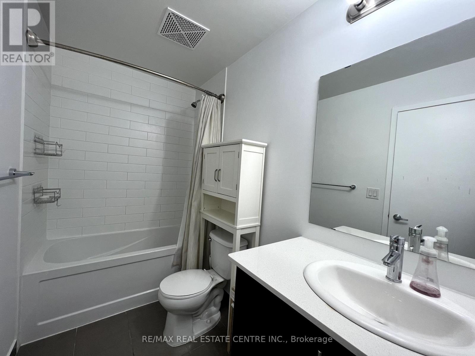 1006 - 365 Prince Of Wales Drive, Mississauga, Ontario  L5B 0G6 - Photo 9 - W12411424