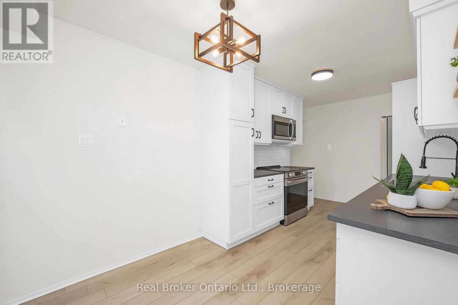 815 Sweetwater Crescent, Mississauga (Lorne Park), Ontario  L5H 4A7 - Photo 11 - W12412224