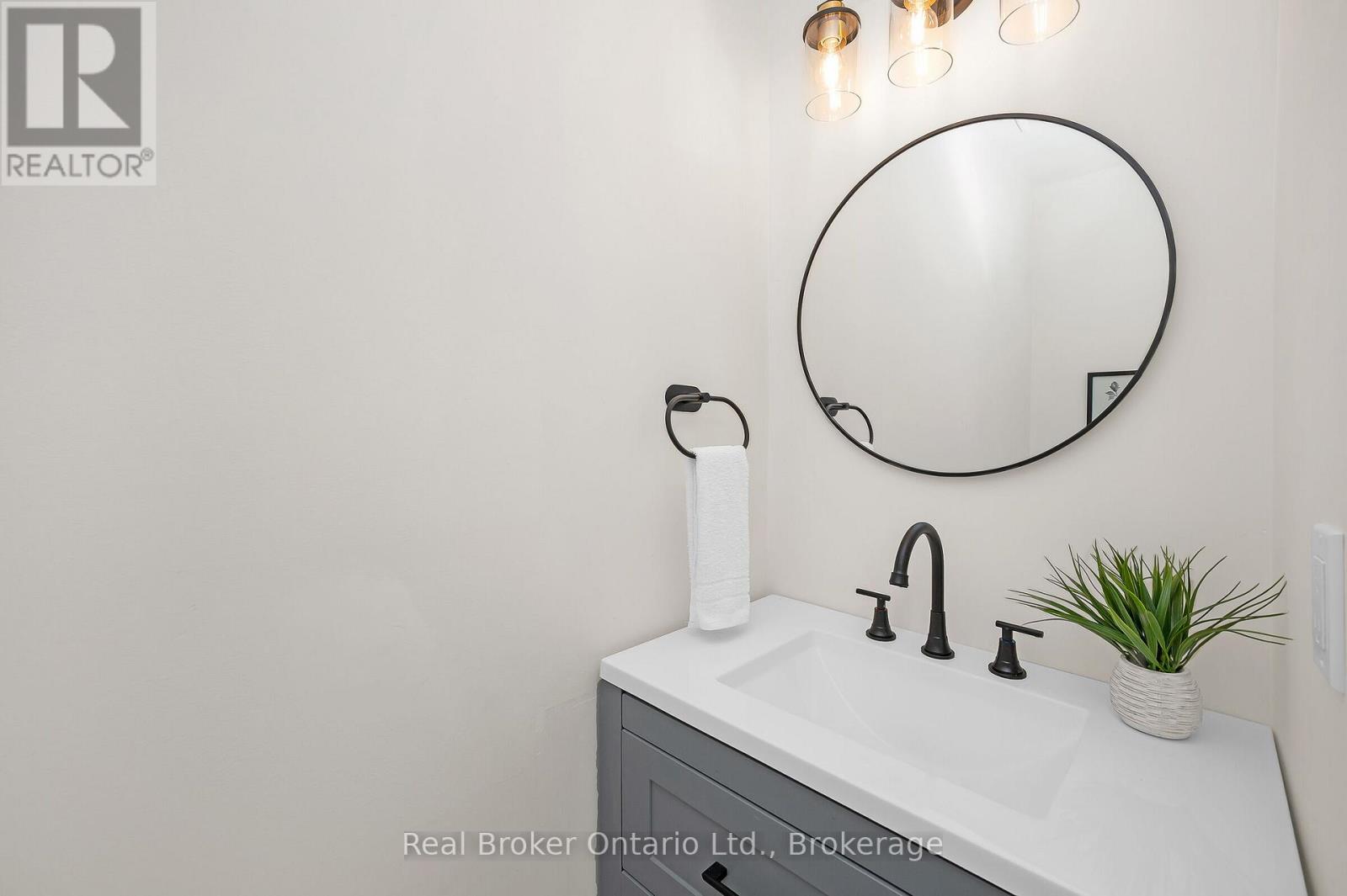 815 Sweetwater Crescent, Mississauga (Lorne Park), Ontario  L5H 4A7 - Photo 16 - W12412224