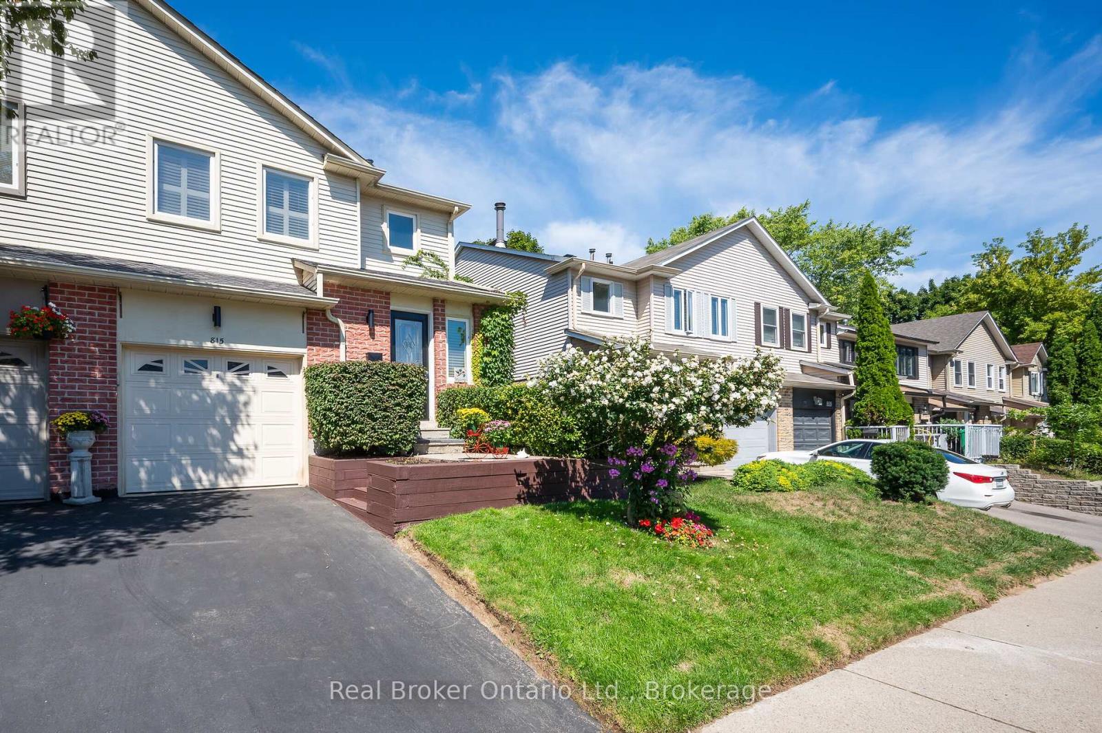 815 Sweetwater Crescent, Mississauga (Lorne Park), Ontario  L5H 4A7 - Photo 2 - W12412224