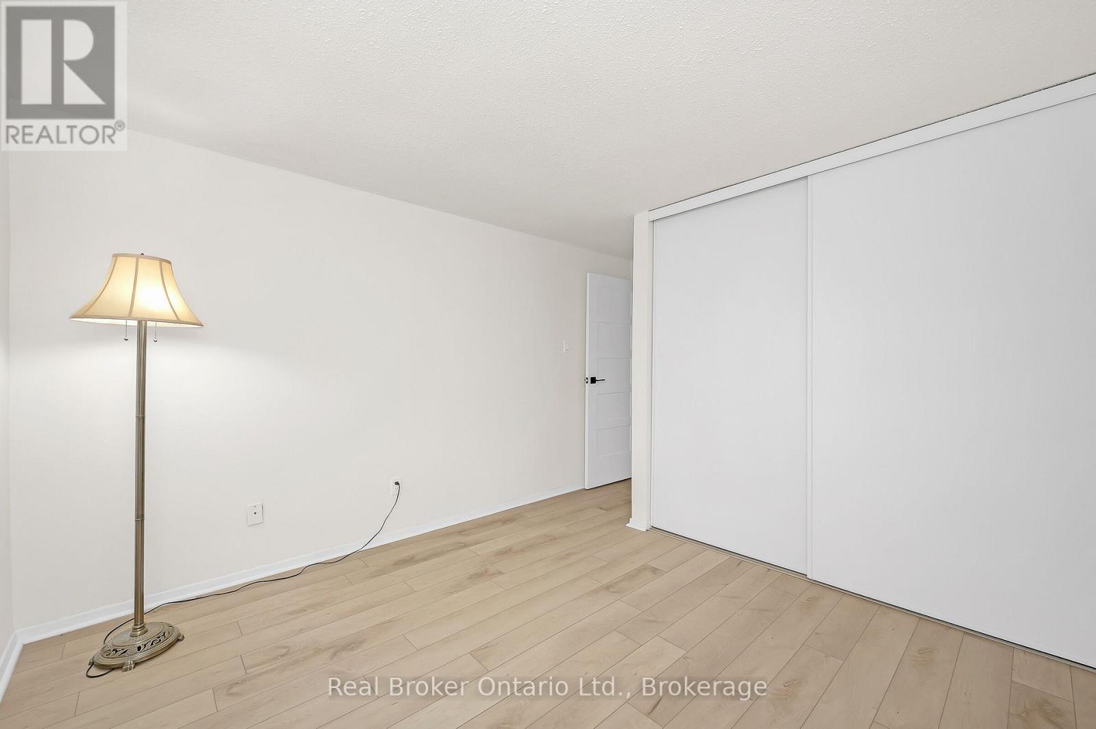815 Sweetwater Crescent, Mississauga (Lorne Park), Ontario  L5H 4A7 - Photo 25 - W12412224