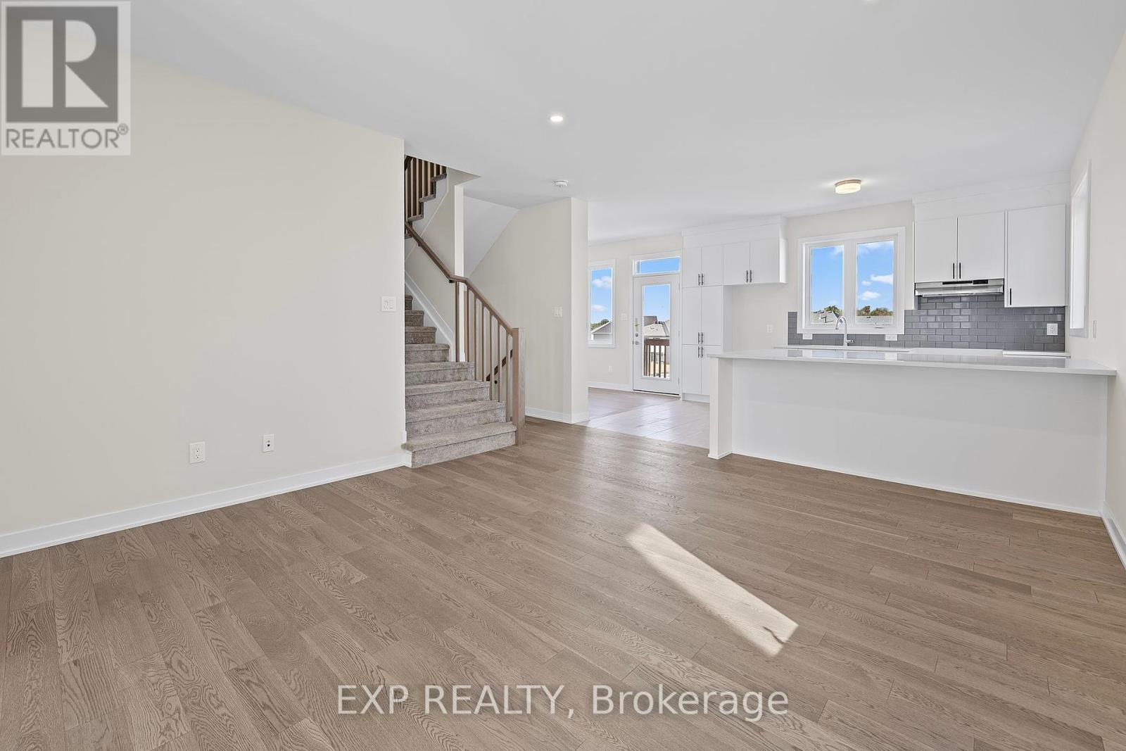 126 Beebalm Crescent, Ottawa, Ontario  K2J 7G6 - Photo 4 - X12412238
