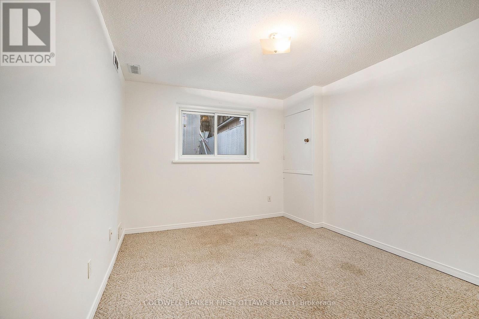 27 Ariel Court, Ottawa, Ontario  K2H 8J1 - Photo 11 - X12412266