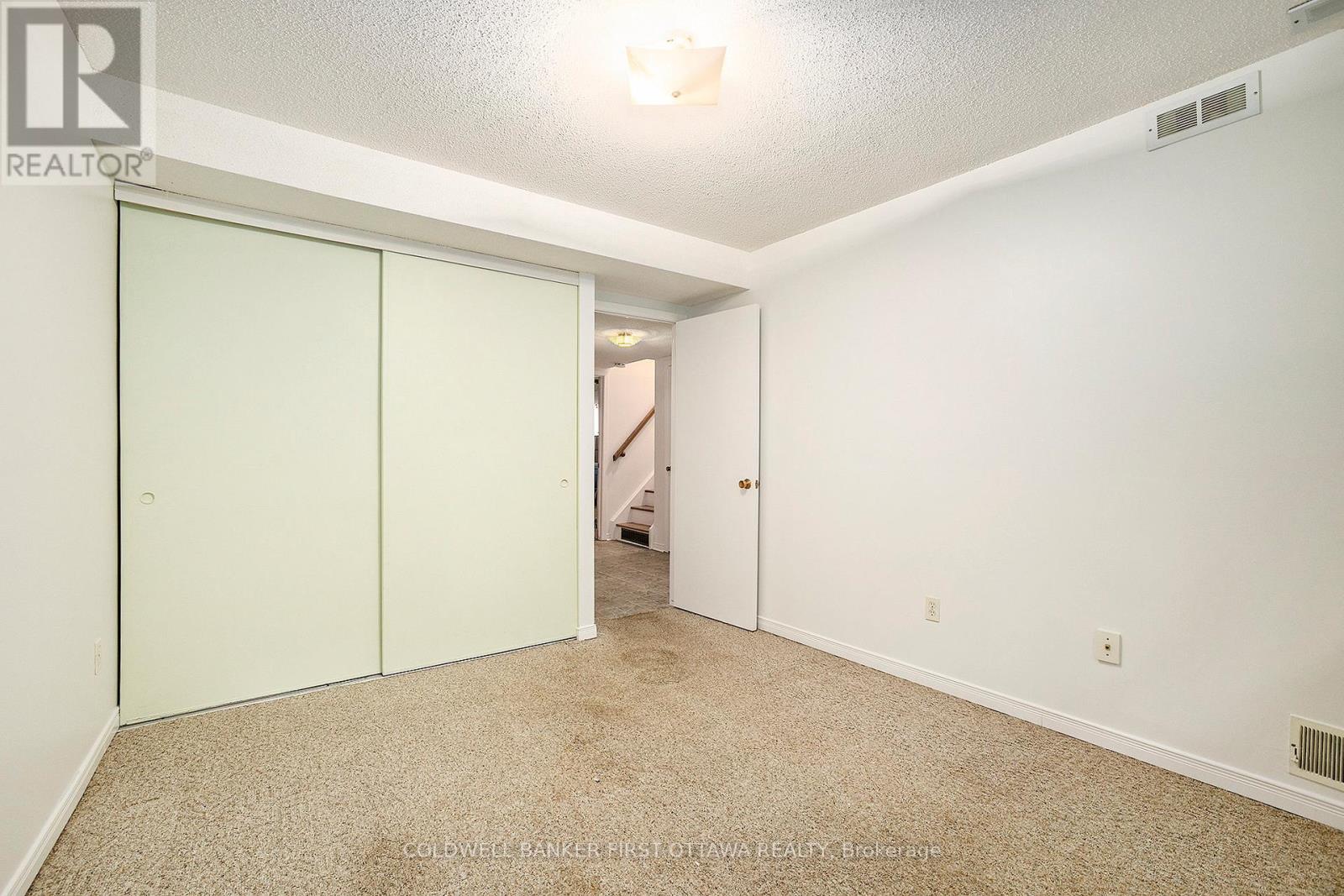 27 Ariel Court, Ottawa, Ontario  K2H 8J1 - Photo 12 - X12412266