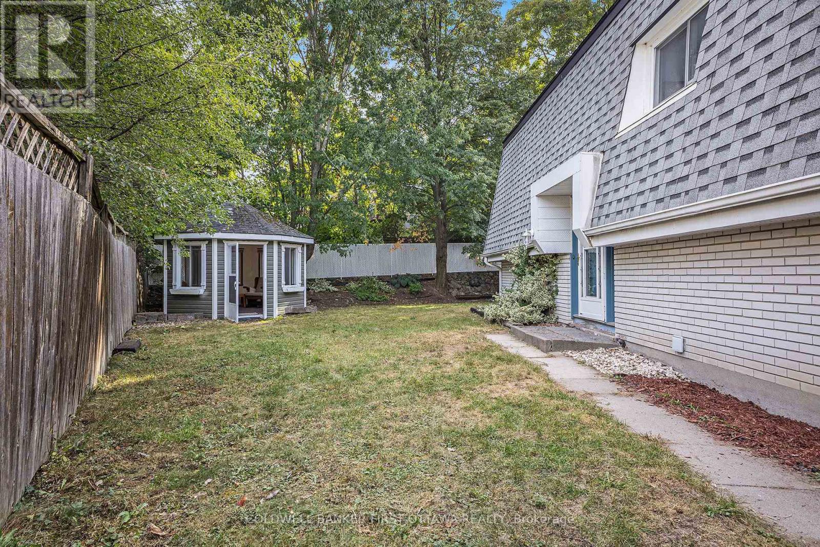 27 Ariel Court, Ottawa, Ontario  K2H 8J1 - Photo 2 - X12412266
