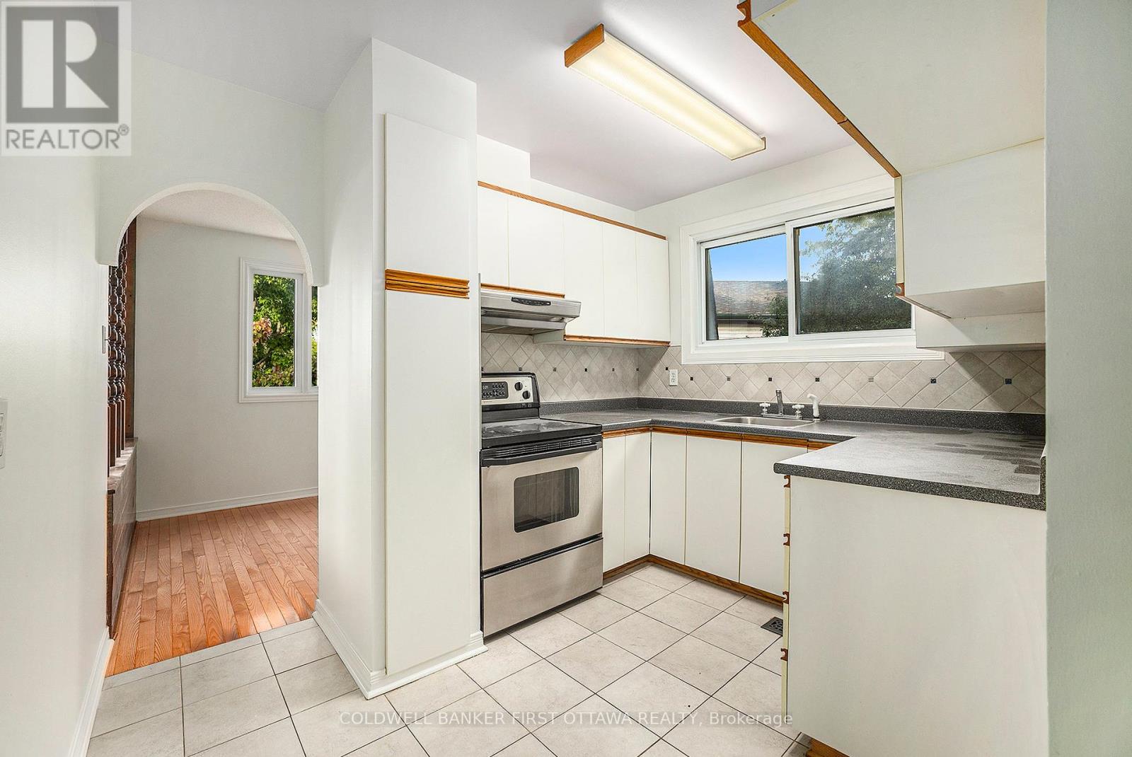27 Ariel Court, Ottawa, Ontario  K2H 8J1 - Photo 7 - X12412266