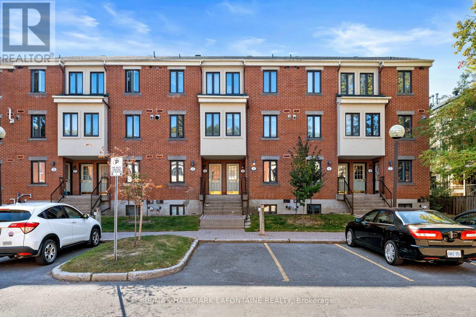 12 CRISPIN PRIVATE, Ottawa, Ontario