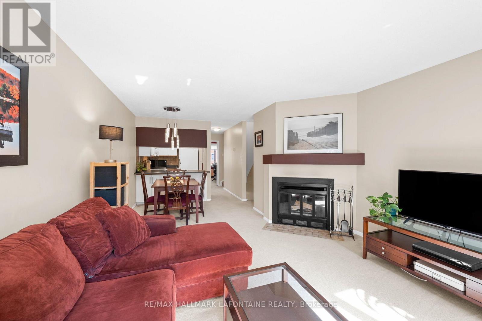 12 Crispin Private, Ottawa, Ontario  K1K 2T8 - Photo 2 - X12412355