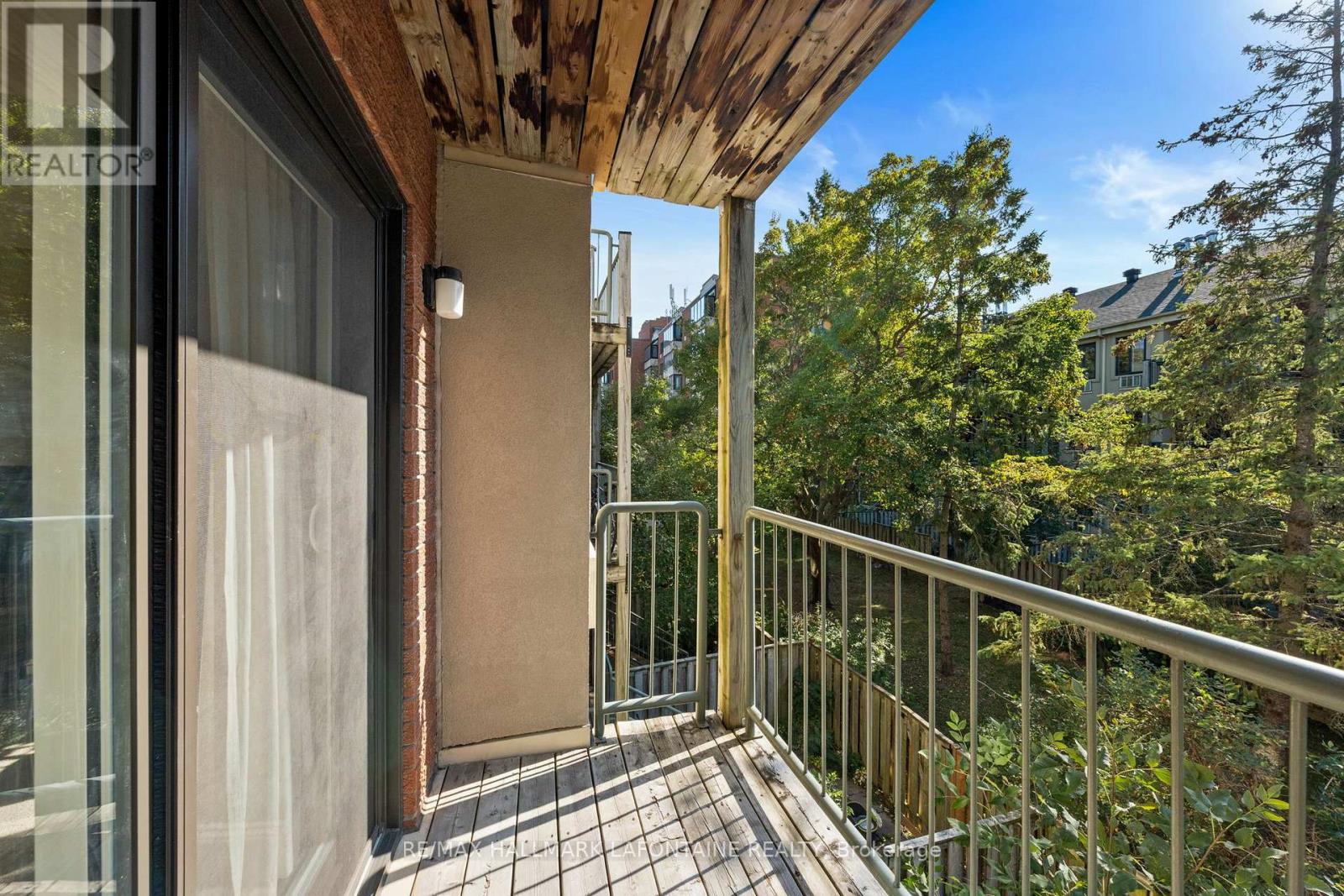 12 Crispin Private, Ottawa, Ontario  K1K 2T8 - Photo 4 - X12412355