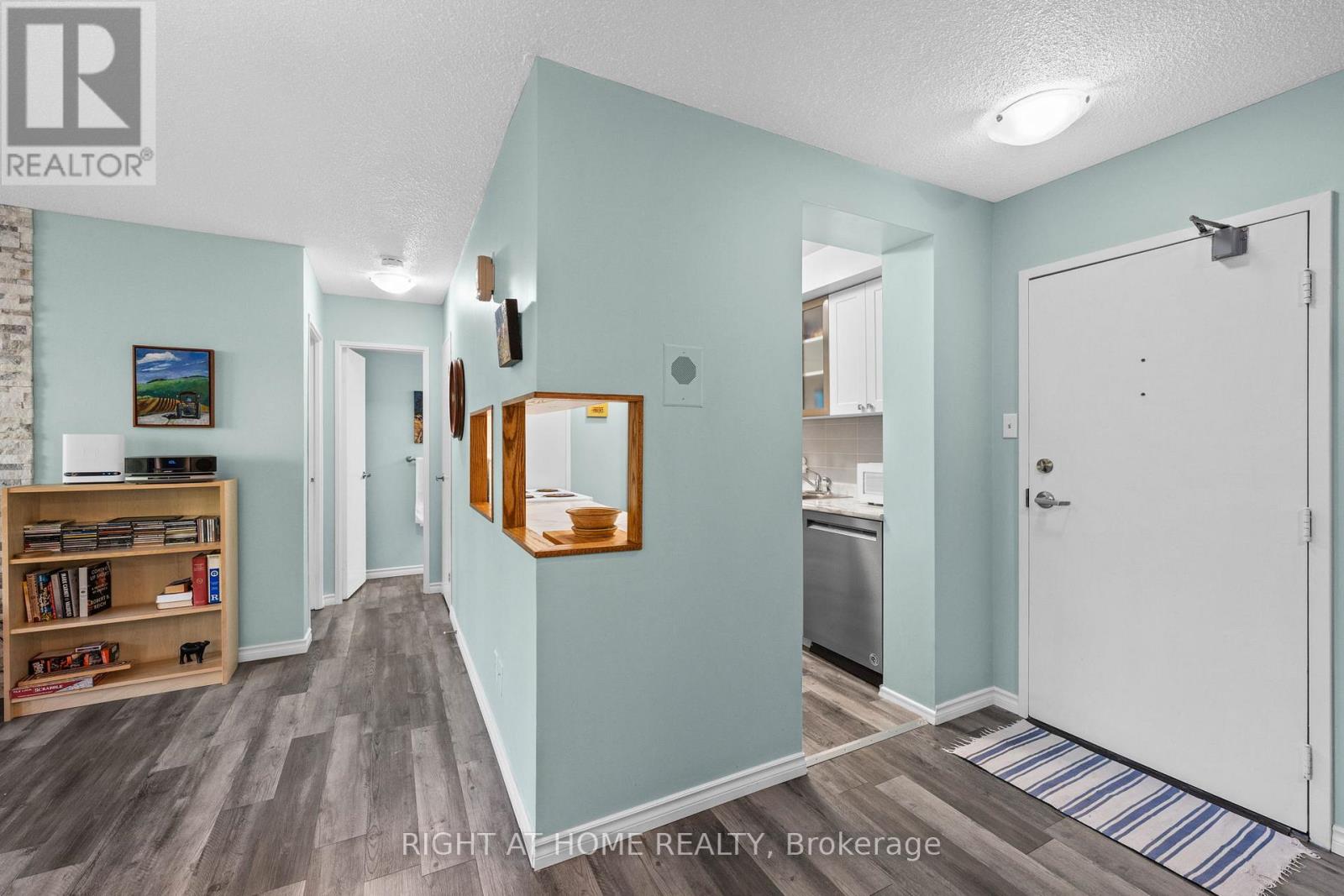 106 - 555 Brittany Drive, Ottawa, Ontario  K1K 4C5 - Photo 12 - X12412373