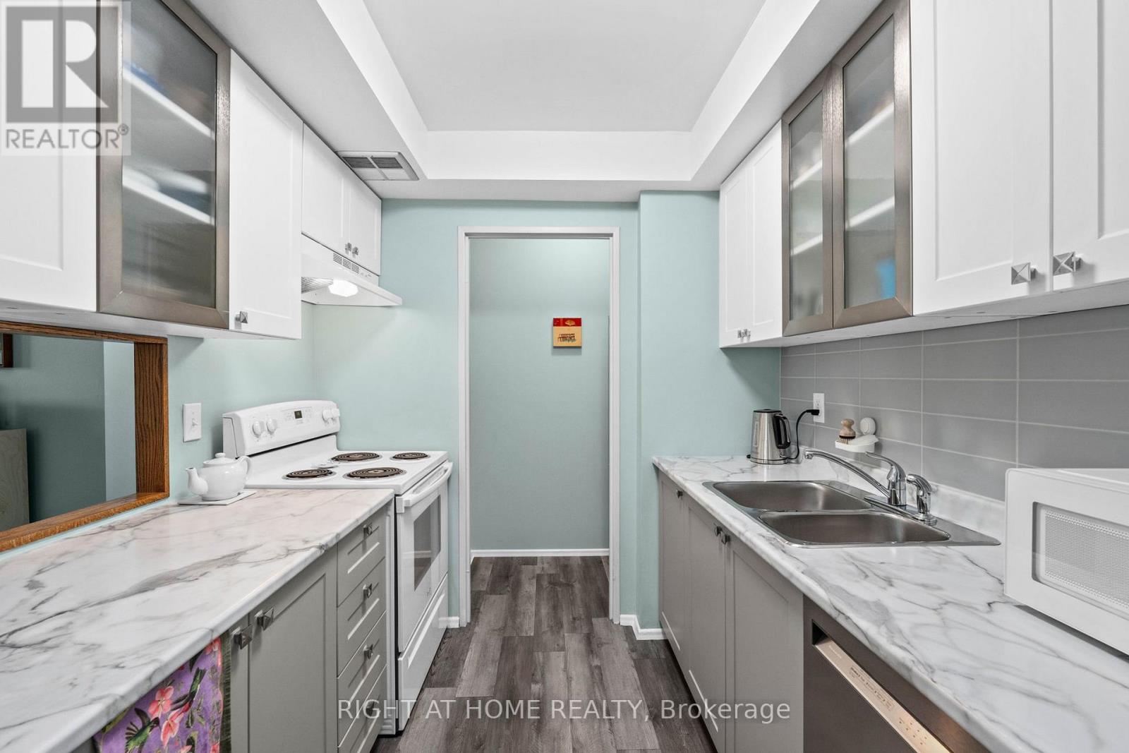 106 - 555 Brittany Drive, Ottawa, Ontario  K1K 4C5 - Photo 13 - X12412373