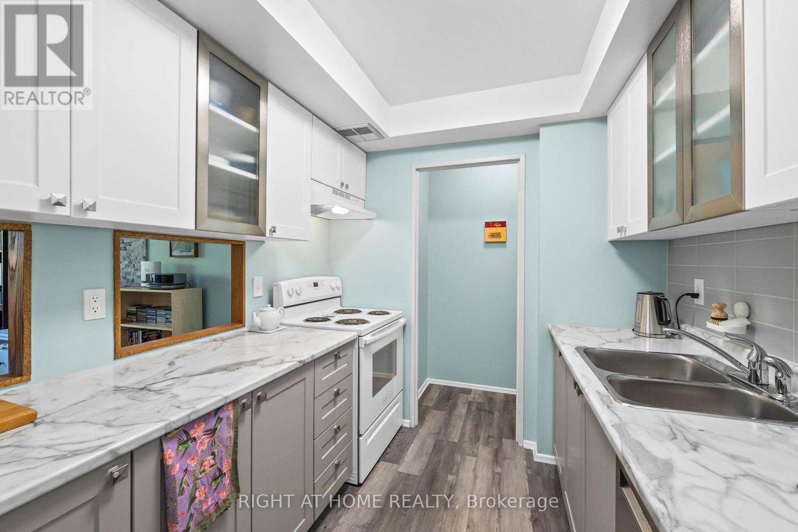 106 - 555 Brittany Drive, Ottawa, Ontario  K1K 4C5 - Photo 14 - X12412373