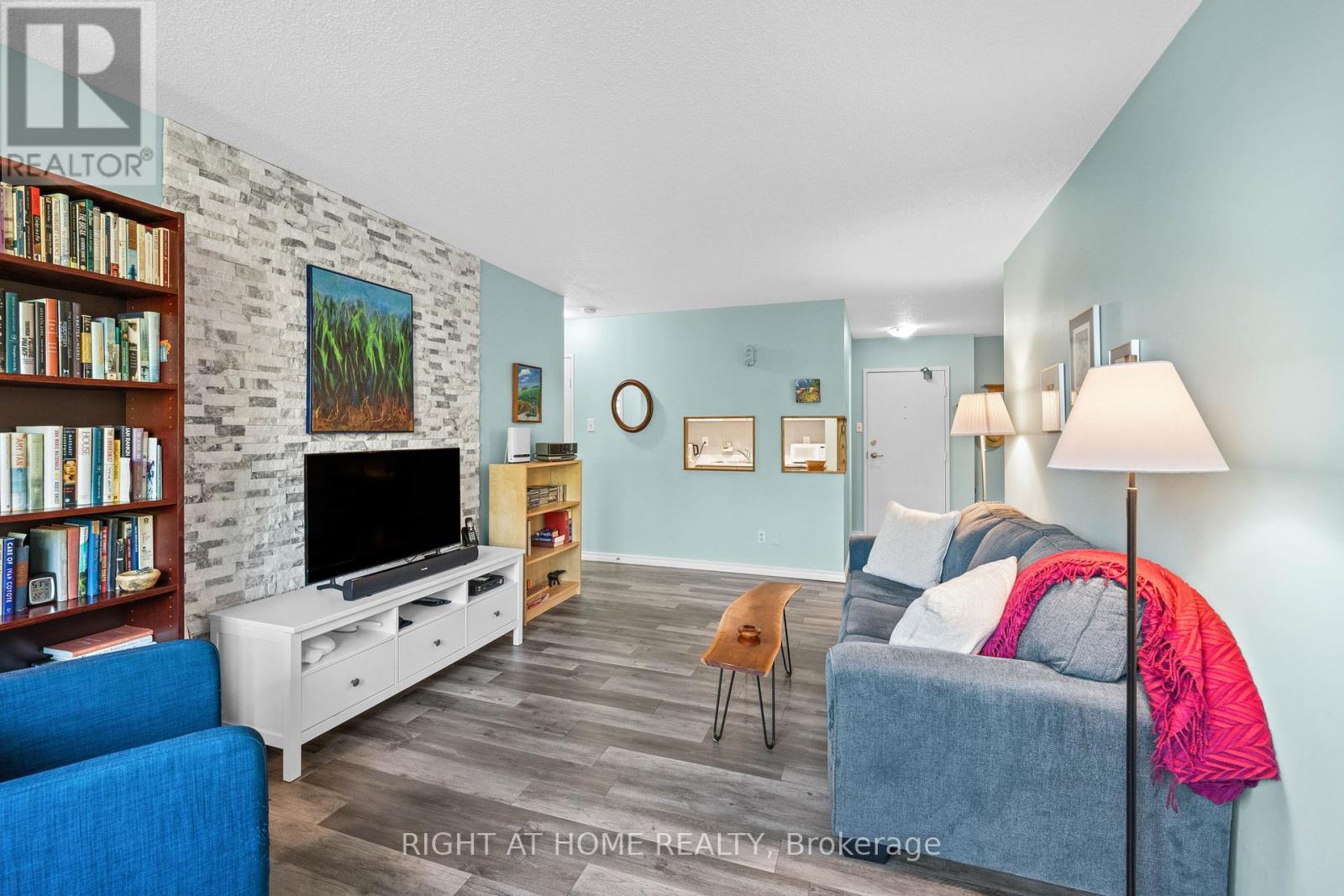106 - 555 Brittany Drive, Ottawa, Ontario  K1K 4C5 - Photo 18 - X12412373
