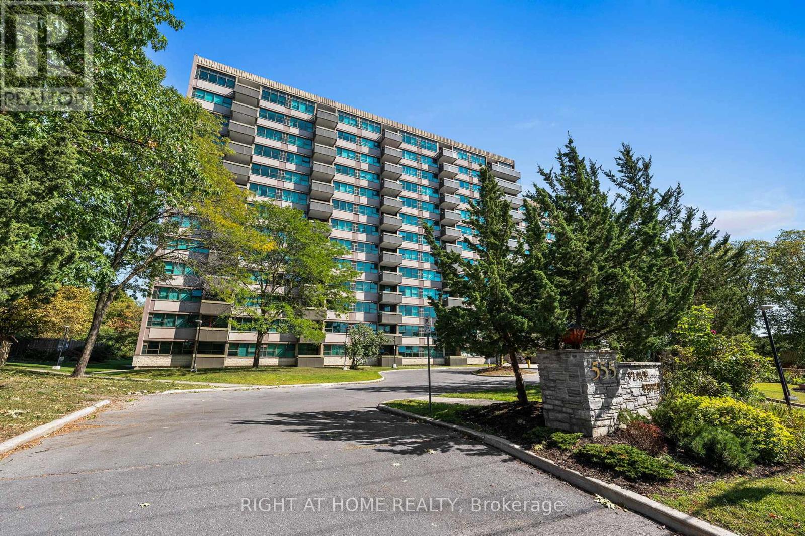 106 - 555 Brittany Drive, Ottawa, Ontario  K1K 4C5 - Photo 2 - X12412373