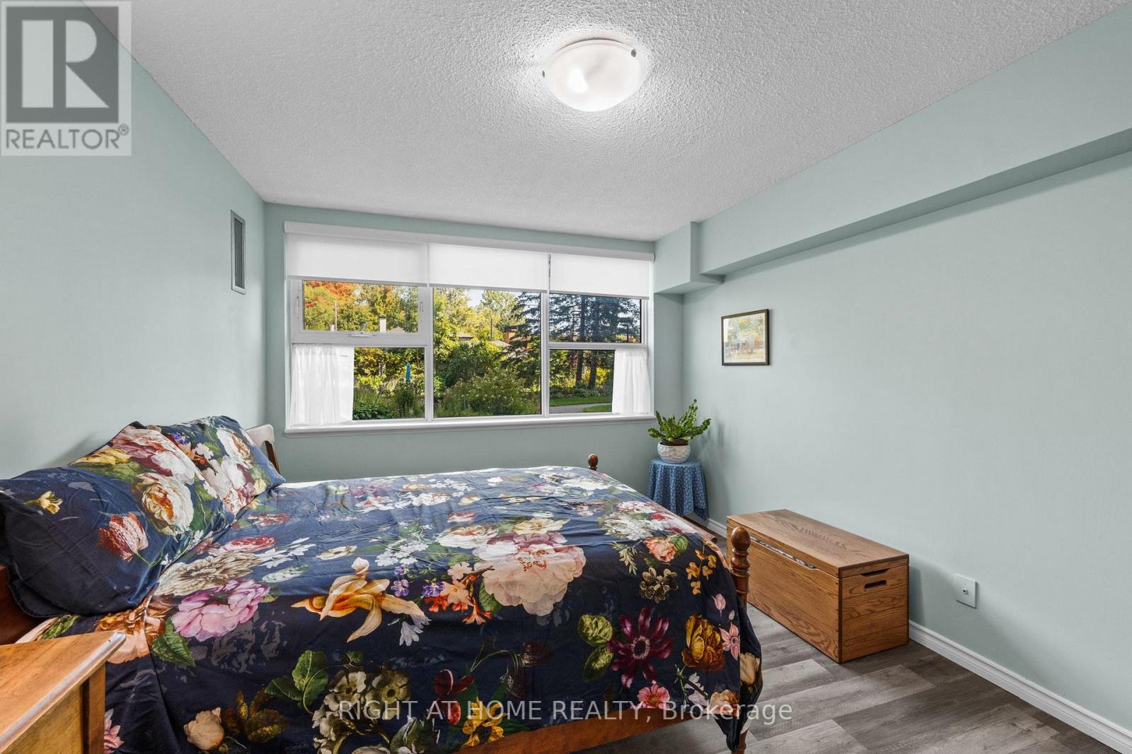 106 - 555 Brittany Drive, Ottawa, Ontario  K1K 4C5 - Photo 26 - X12412373