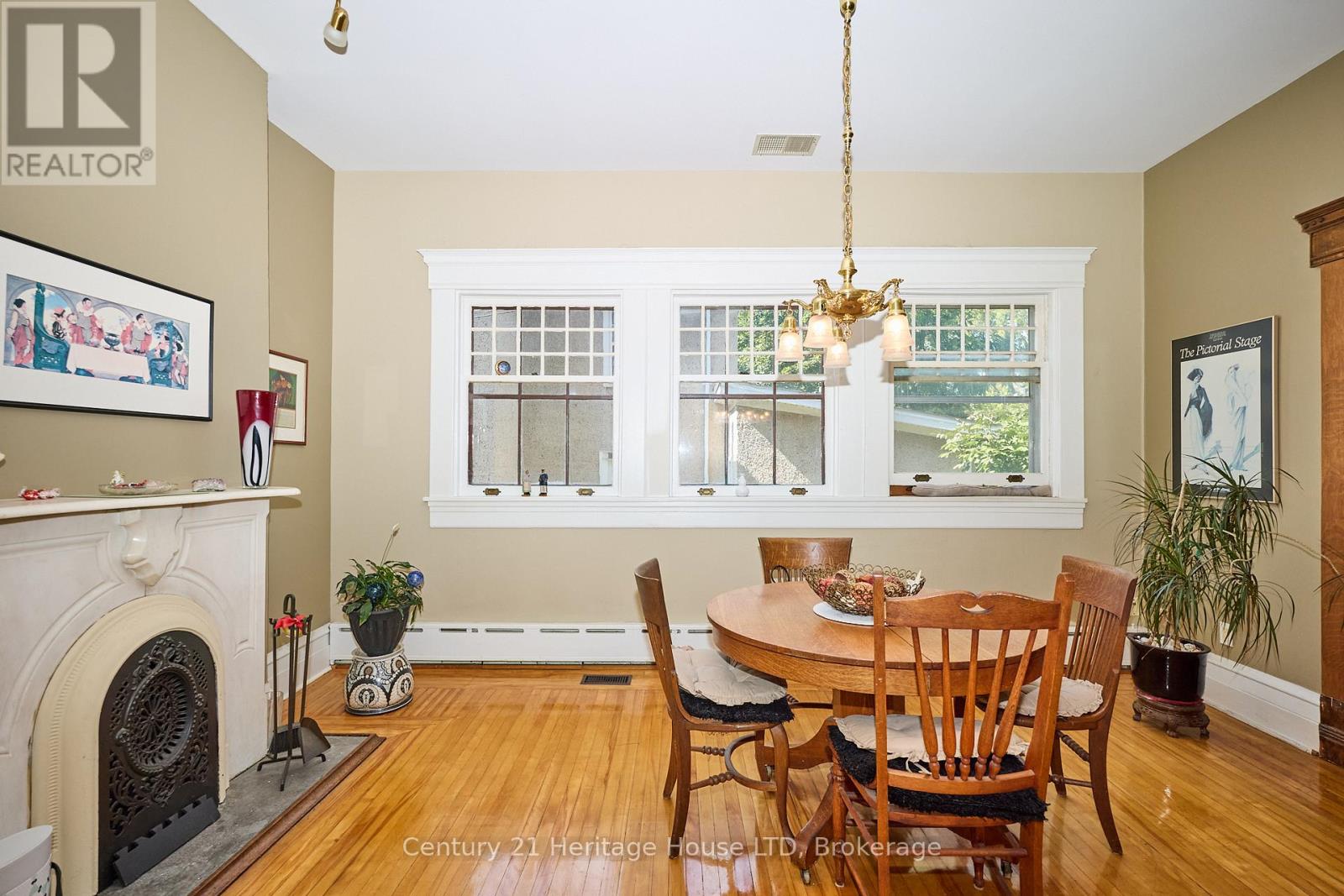 8 Montebello Place, St. Catharines, Ontario  L2R 6B6 - Photo 12 - X12412228