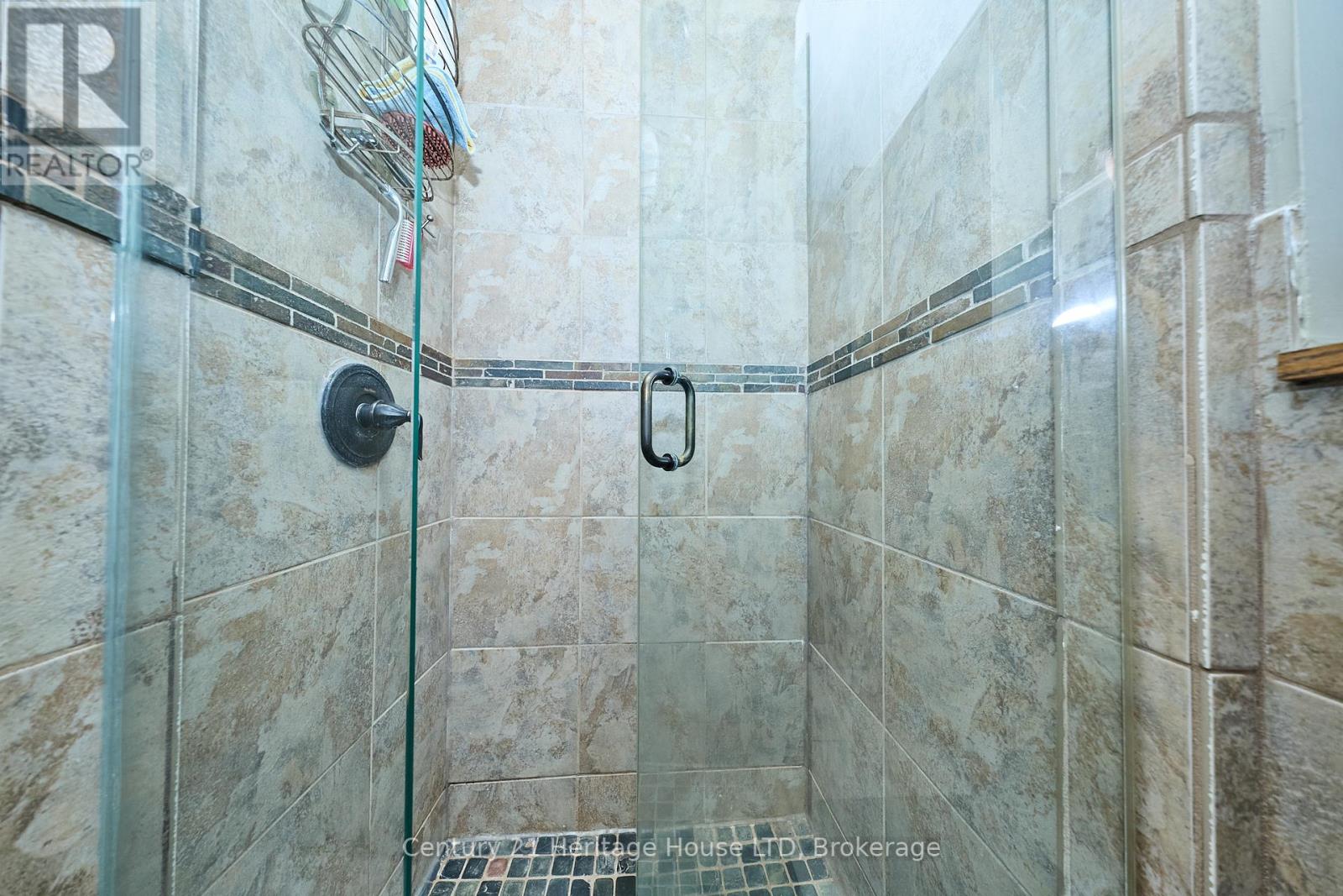 8 Montebello Place, St. Catharines, Ontario  L2R 6B6 - Photo 19 - X12412228