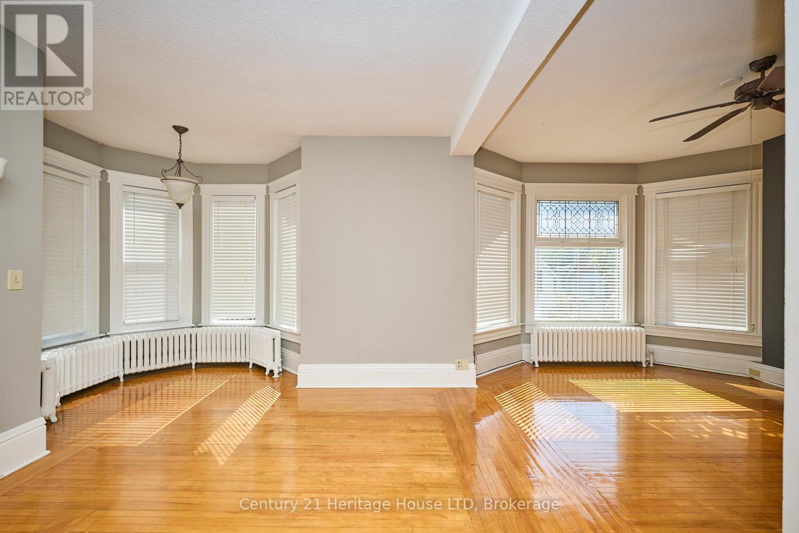 8 Montebello Place, St. Catharines, Ontario  L2R 6B6 - Photo 26 - X12412228