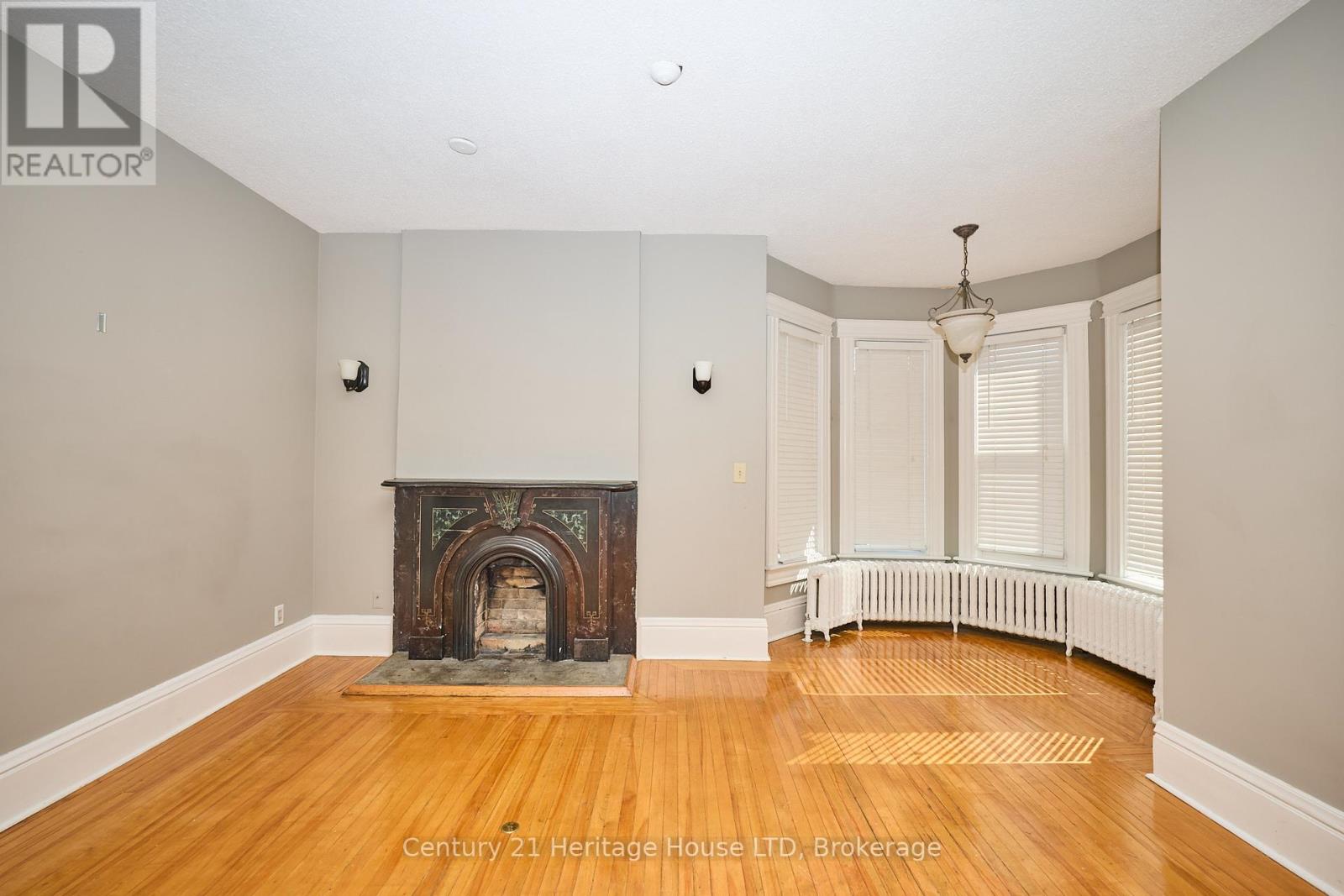 8 Montebello Place, St. Catharines, Ontario  L2R 6B6 - Photo 28 - X12412228