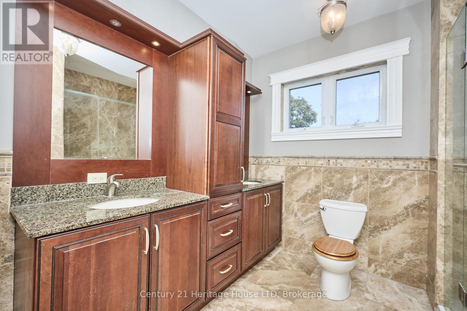 8 Montebello Place, St. Catharines, Ontario  L2R 6B6 - Photo 31 - X12412228