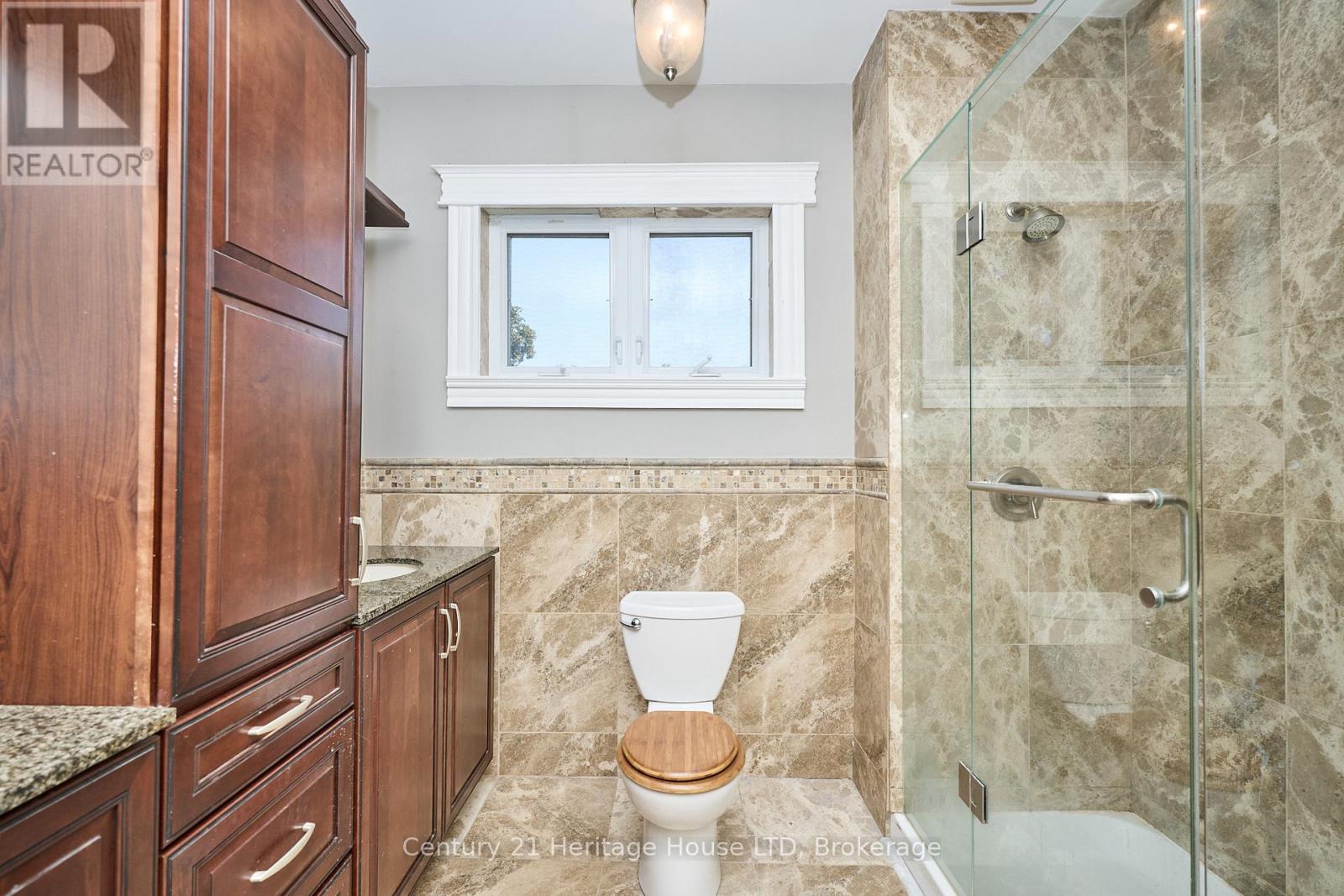 8 Montebello Place, St. Catharines, Ontario  L2R 6B6 - Photo 32 - X12412228