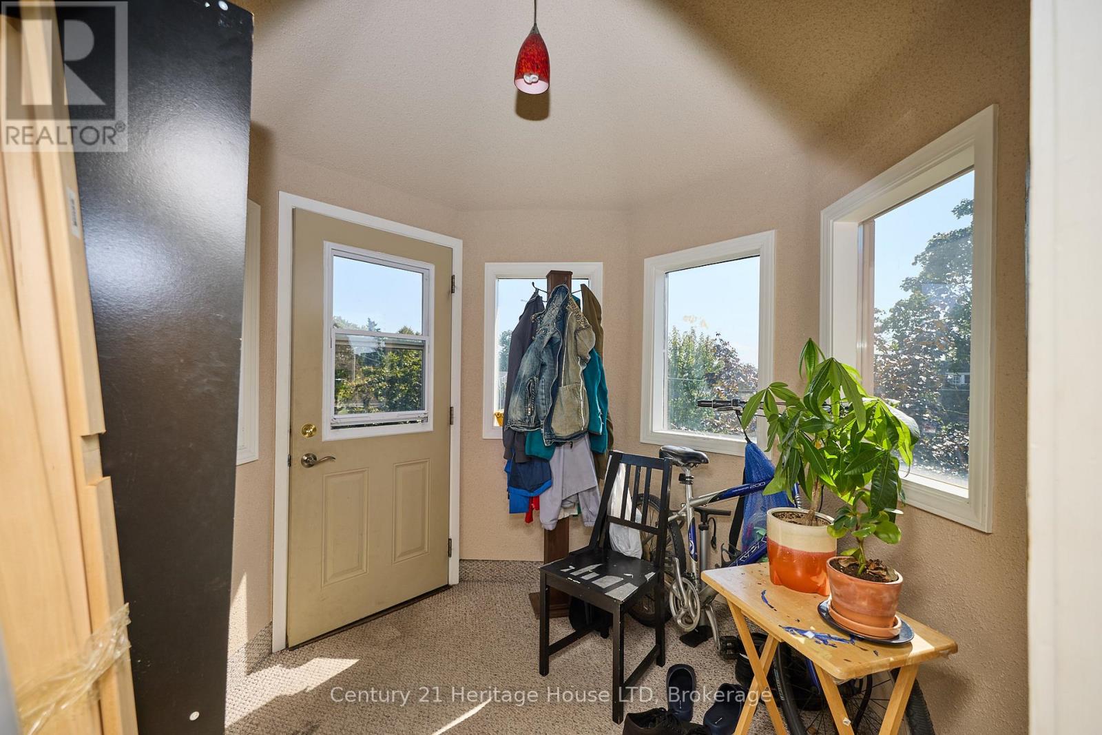 8 Montebello Place, St. Catharines, Ontario  L2R 6B6 - Photo 33 - X12412228