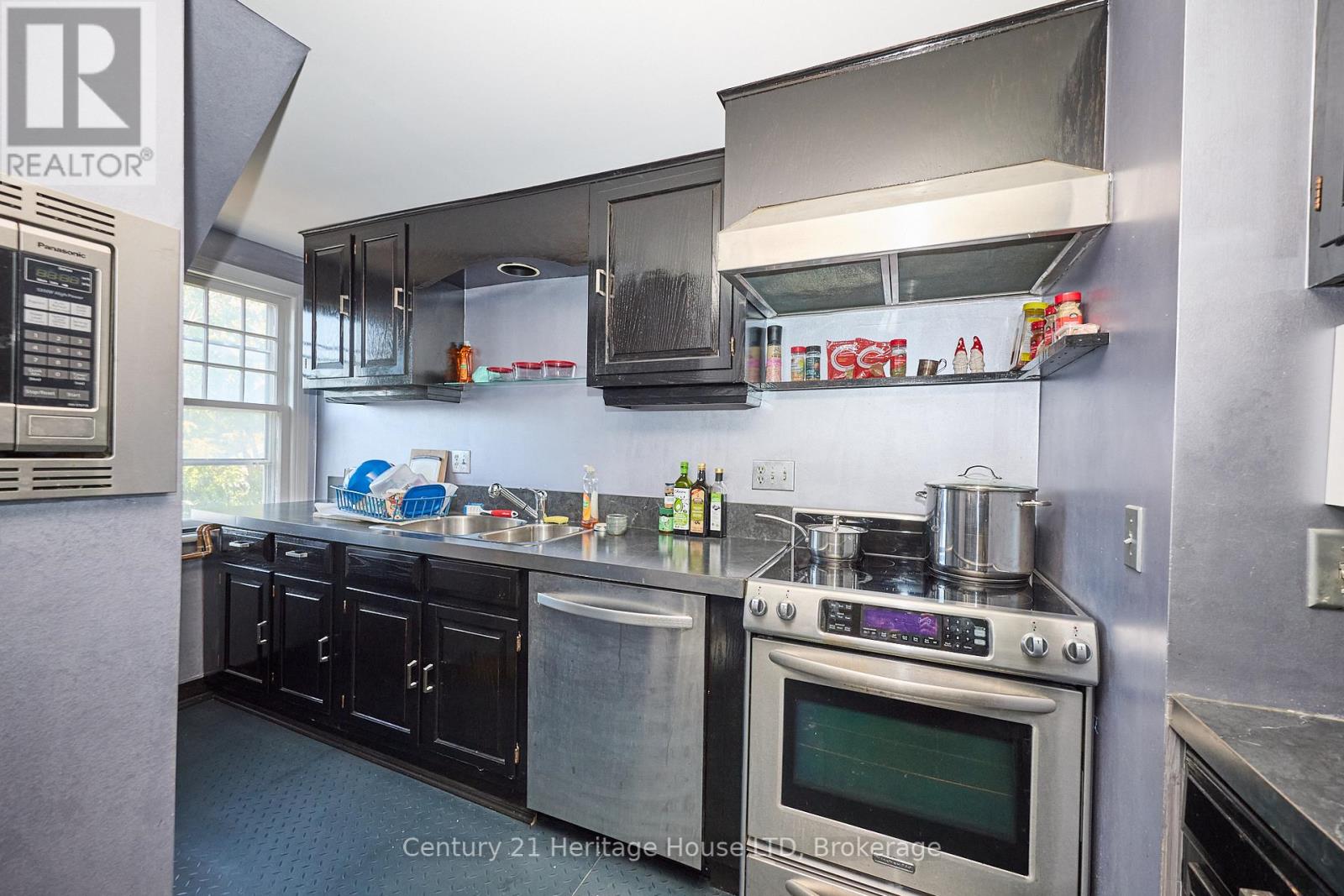 8 Montebello Place, St. Catharines, Ontario  L2R 6B6 - Photo 35 - X12412228