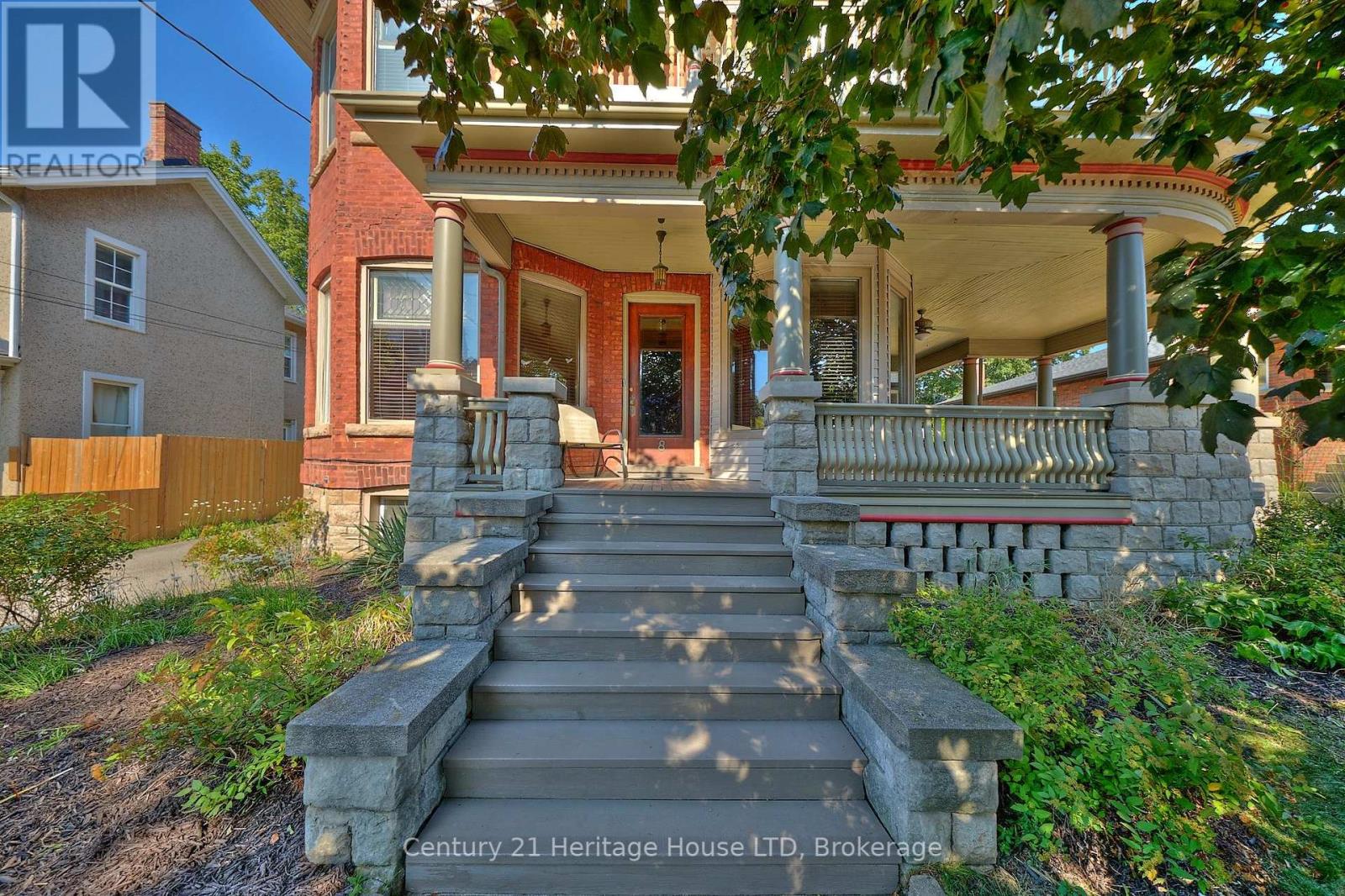 8 Montebello Place, St. Catharines, Ontario  L2R 6B6 - Photo 6 - X12412228