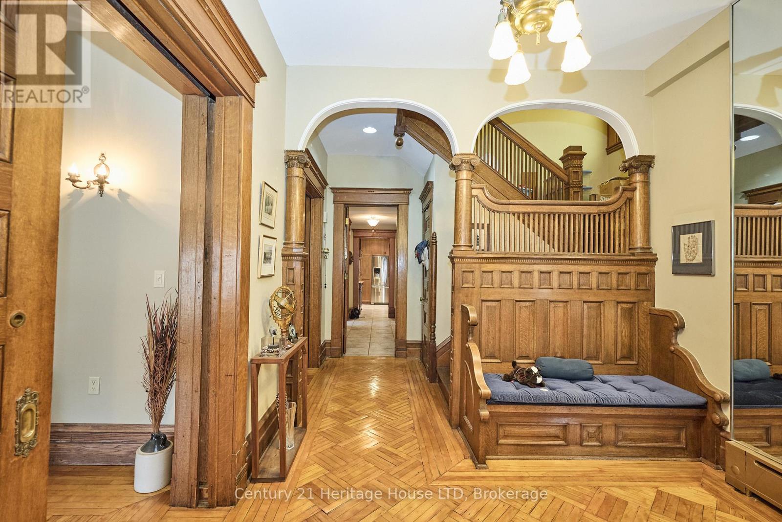 8 Montebello Place, St. Catharines, Ontario  L2R 6B6 - Photo 8 - X12412228