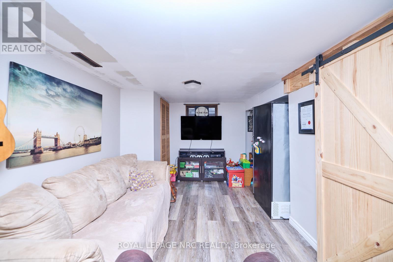 5079 Park Avenue, Lincoln, Ontario  L3J 0H9 - Photo 24 - X12412272