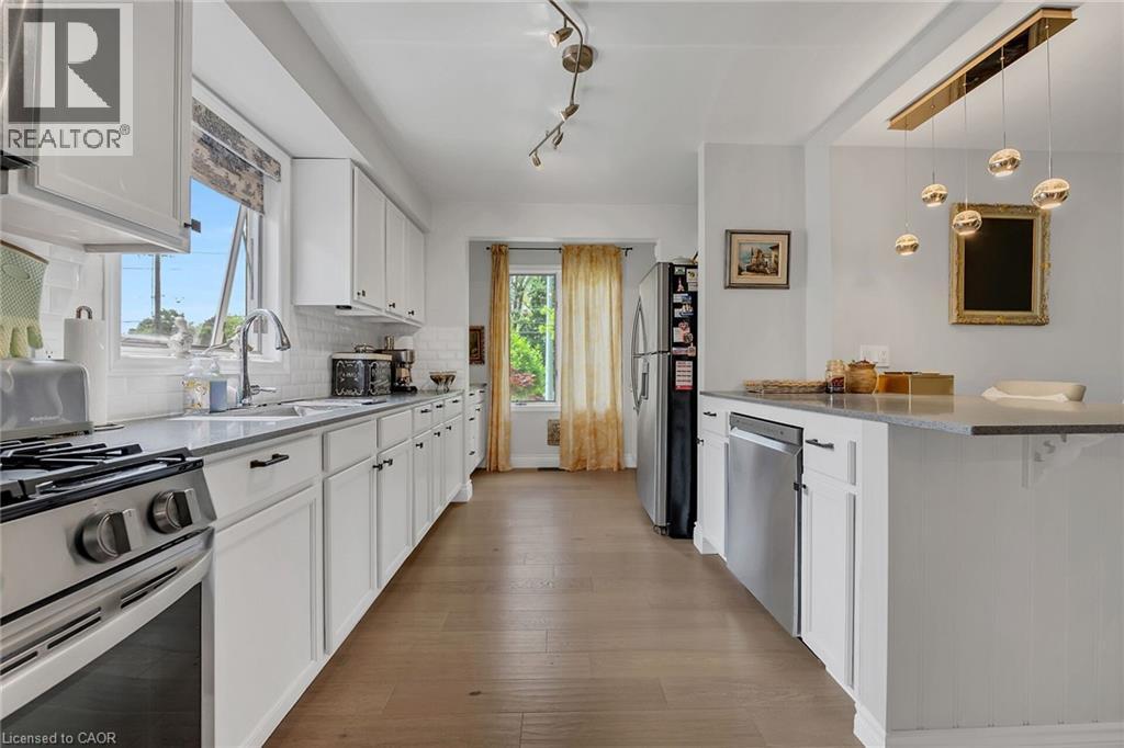 148 Lakeshore Road, St. Catharines, Ontario  L2N 2V1 - Photo 8 - 40771305