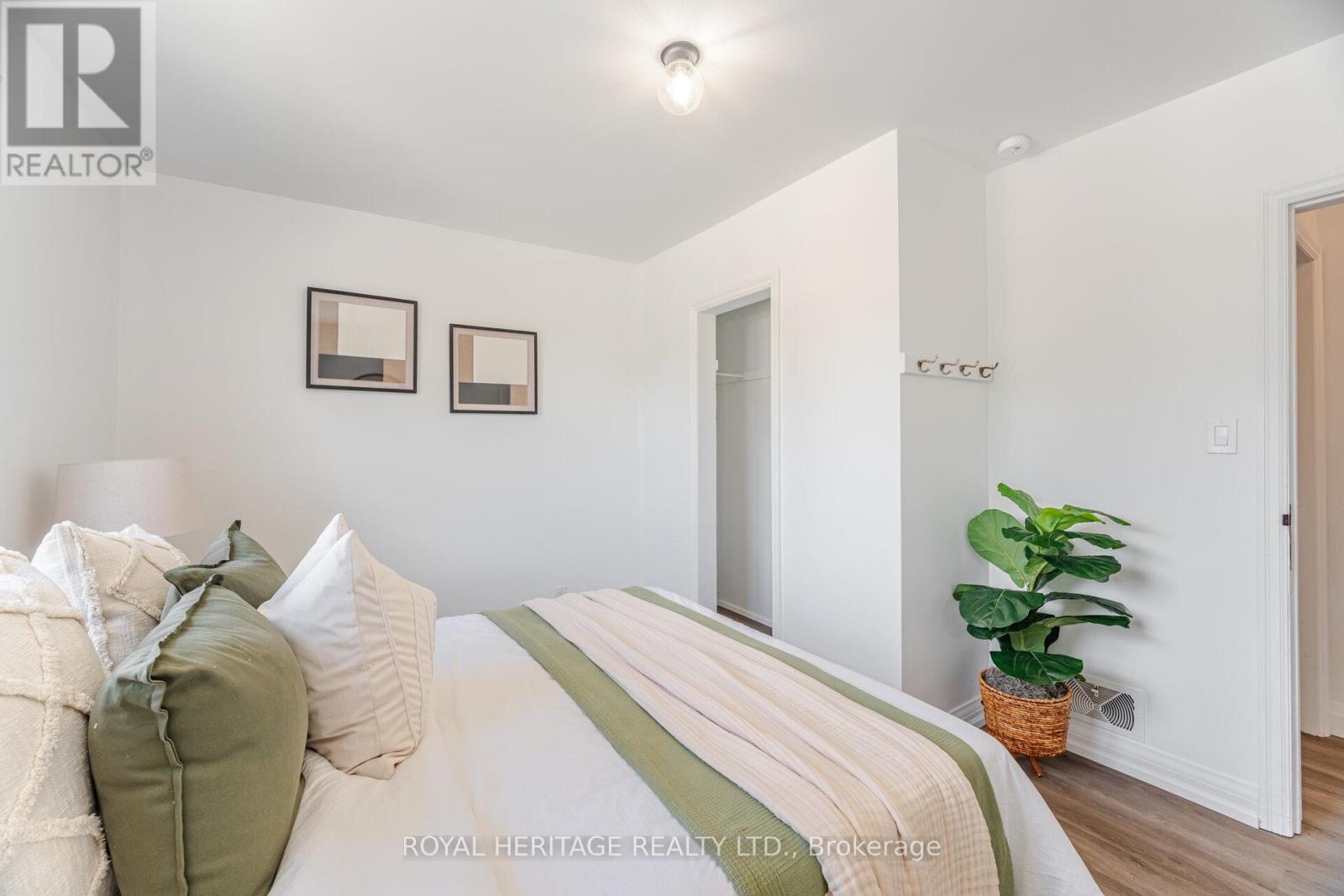 241 Marquette Avenue, Oshawa, Ontario  L1J 1W3 - Photo 10 - E12412273