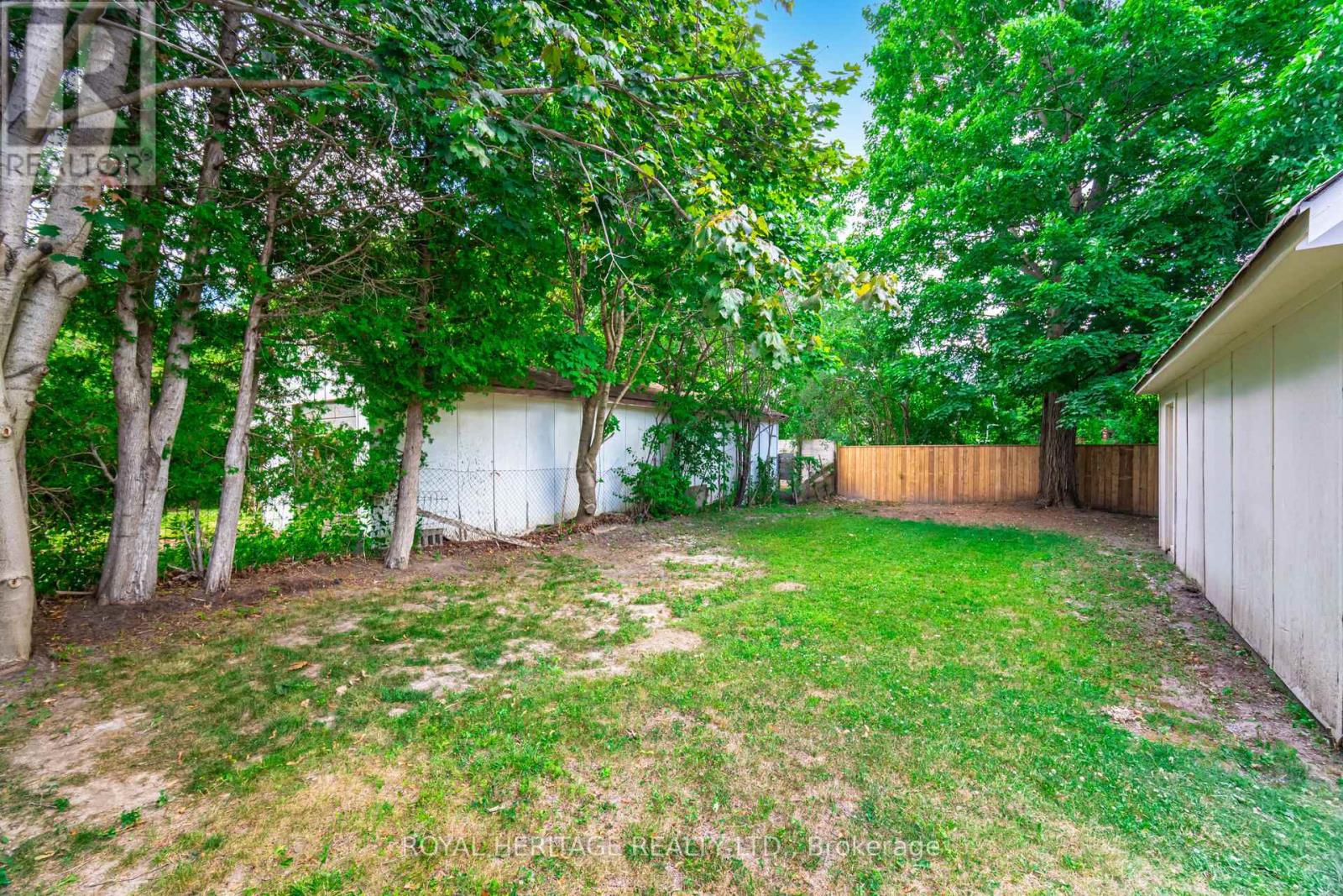 241 Marquette Avenue, Oshawa, Ontario  L1J 1W3 - Photo 19 - E12412273