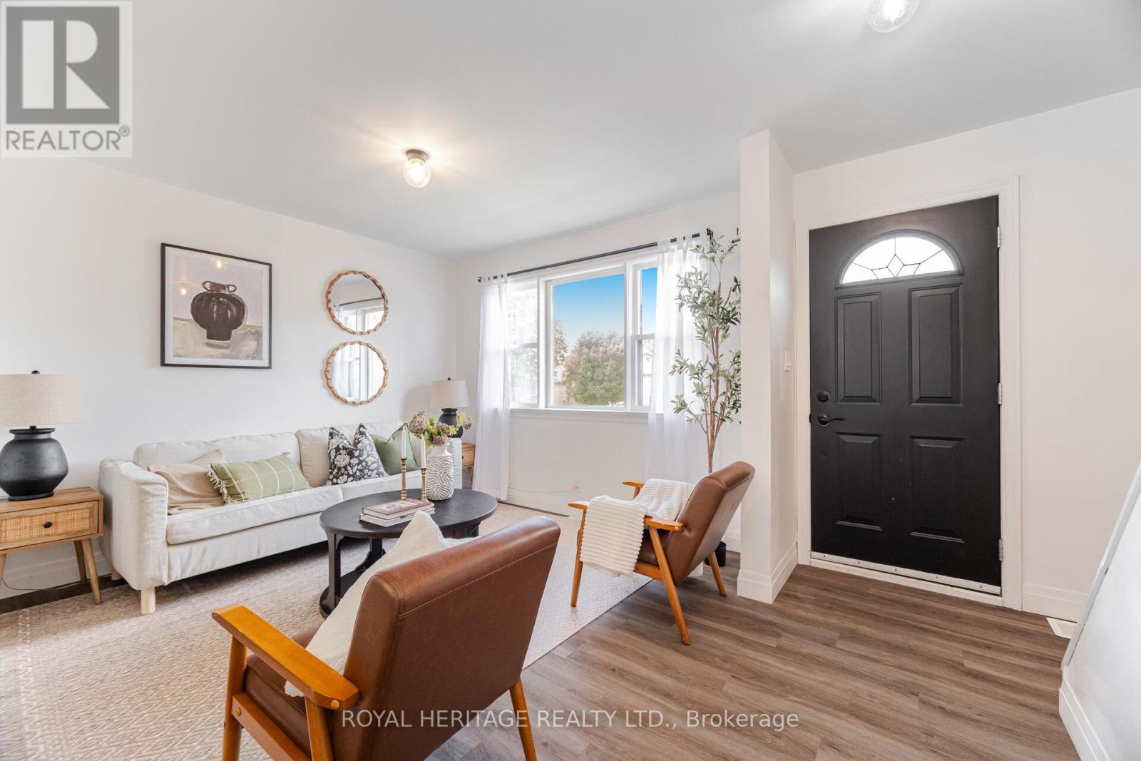 241 Marquette Avenue, Oshawa, Ontario  L1J 1W3 - Photo 3 - E12412273