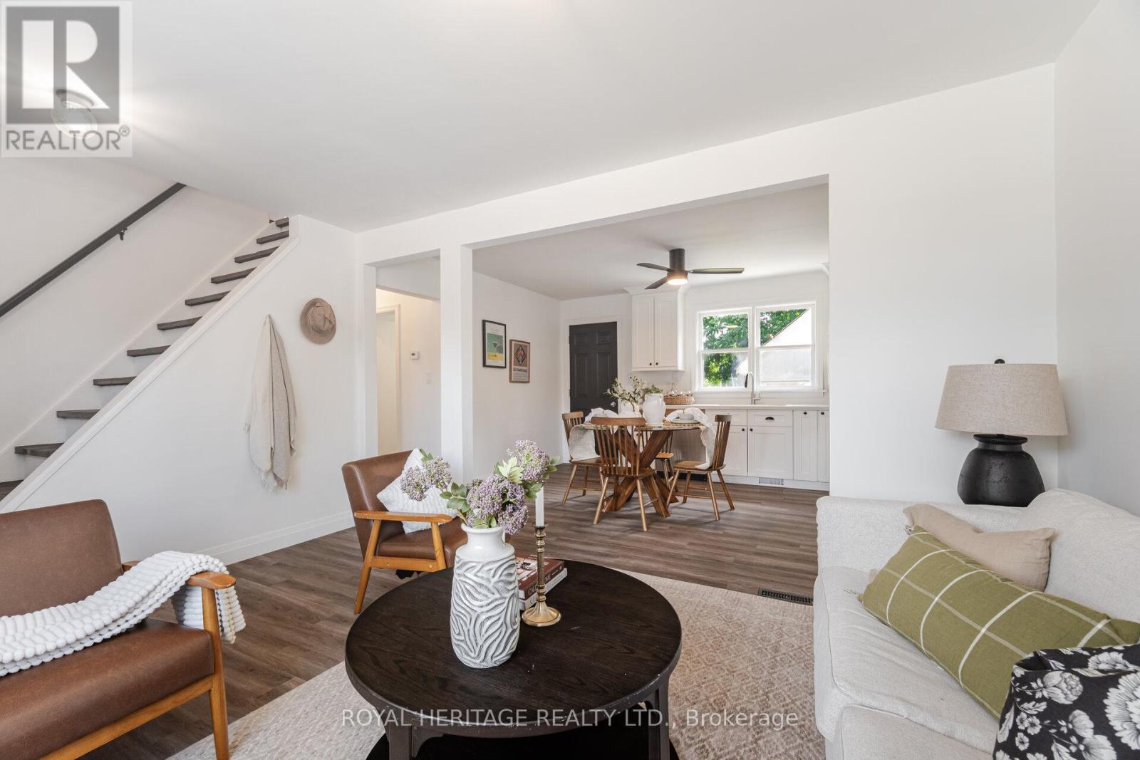 241 Marquette Avenue, Oshawa, Ontario  L1J 1W3 - Photo 5 - E12412273