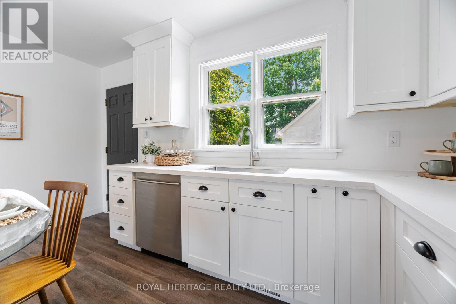 241 Marquette Avenue, Oshawa, Ontario  L1J 1W3 - Photo 8 - E12412273