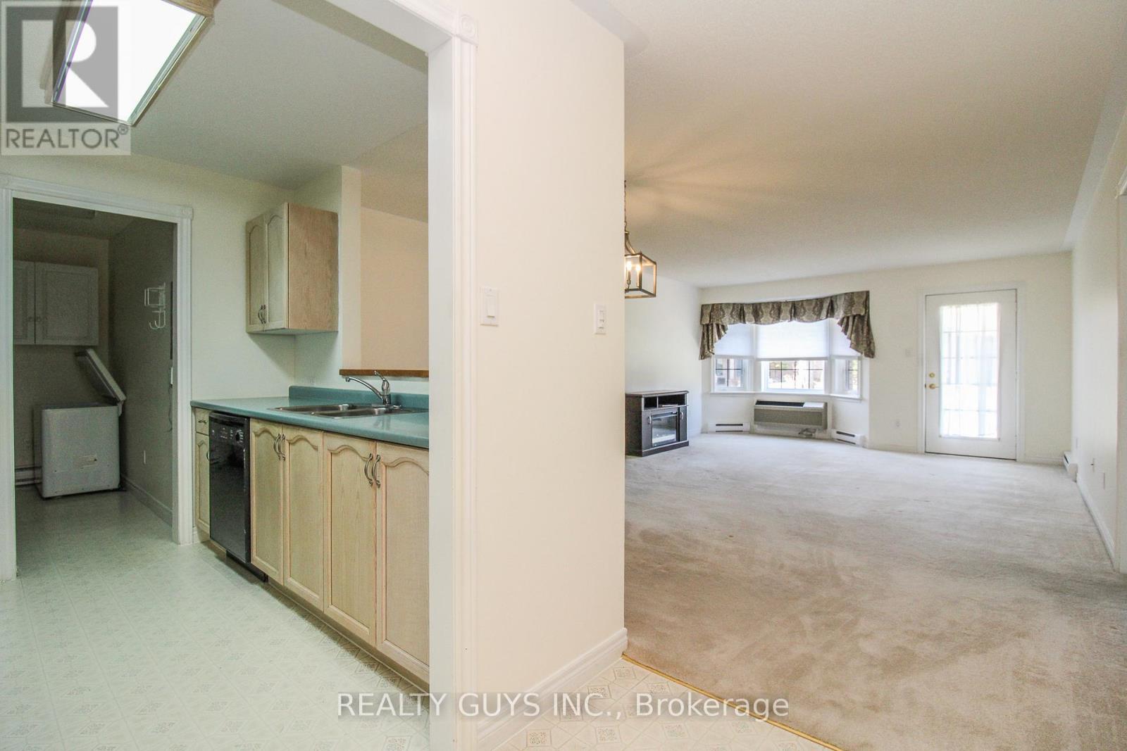 4 - 693 Whitaker Street, Peterborough, Ontario K9H 7K3 - Photo 9 - X12412187