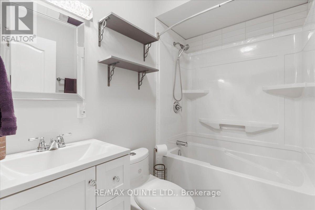 806 Newburgh Road, Stone Mills, Ontario  K7R 3L2 - Photo 43 - X12412315