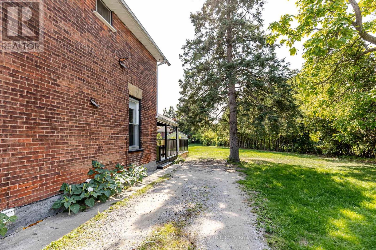 193 Lake Street, Peterborough, Ontario  K9J 2H4 - Photo 3 - X12412338