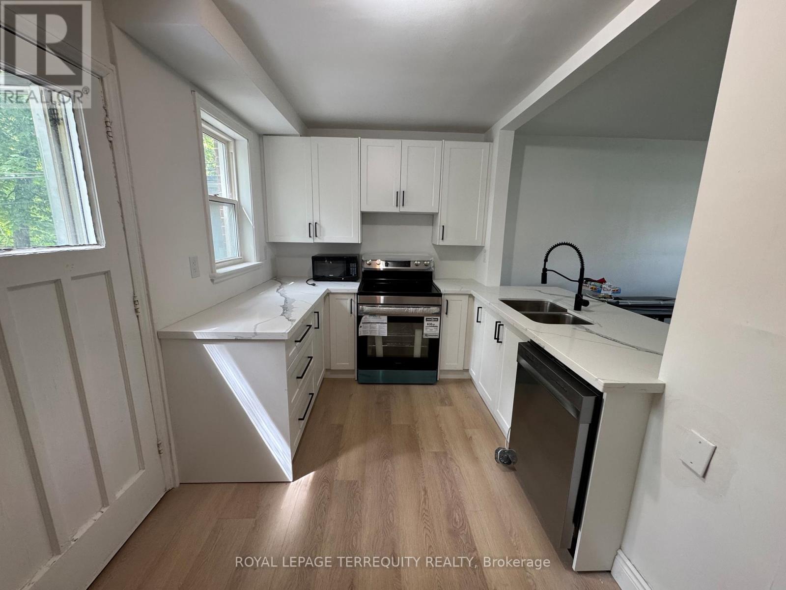 191 Finch Avenue W, Toronto, Ontario  M2R 1M2 - Photo 3 - C12412067