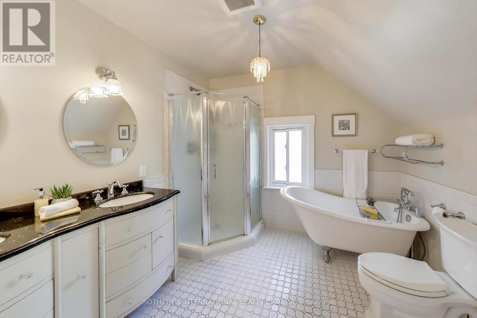 159 Glenmount Park Road, Toronto, Ontario  M4E 2N3 - Photo 32 - E12412128