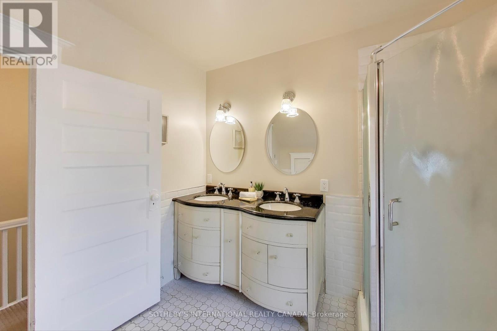 159 Glenmount Park Road, Toronto, Ontario  M4E 2N3 - Photo 33 - E12412128